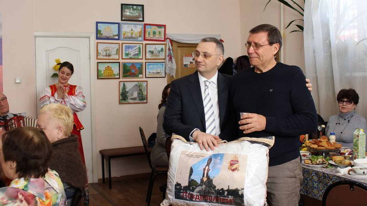 Активисты Центрального округа продолжают праздновать Масленицу