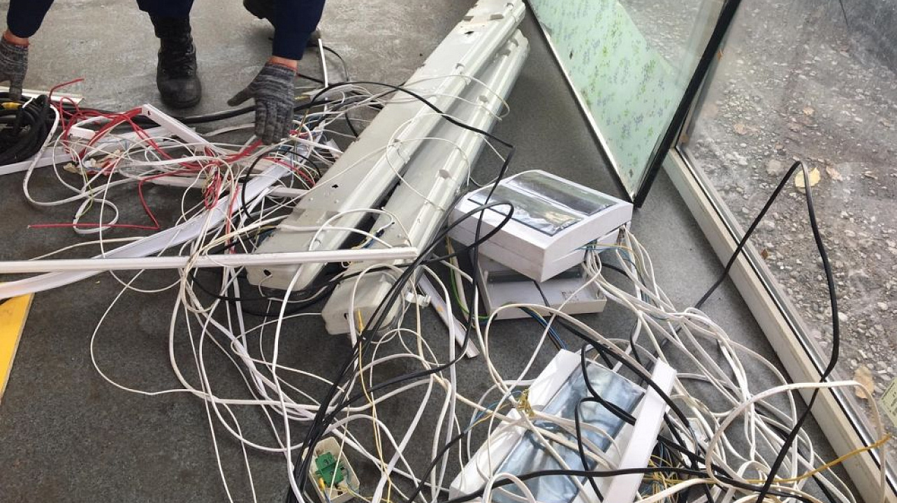 В Краснодаре демонтируют павильон на пересечении ул. Славянской и им. Толбухина