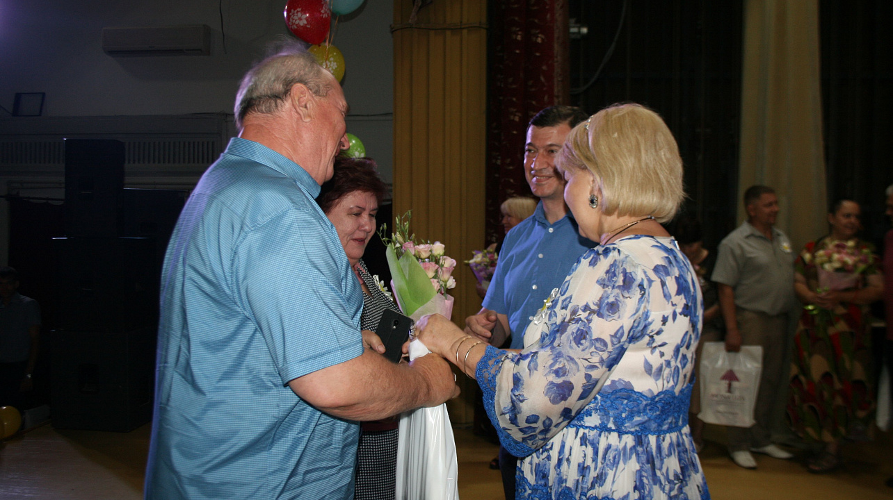 В Прикубанском округе чествовали 10 заслуженных семей