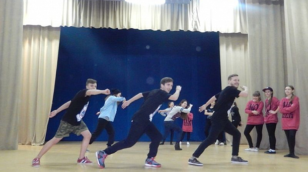 В Центральном округе прошла акция «Танцевальный батл. Твоё увлечение!»