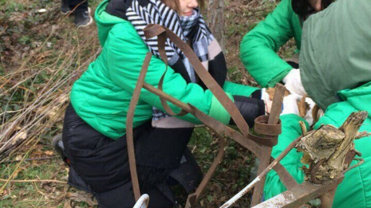 Молодежный совет Западного округа провёл субботник на Всесвятском кладбище