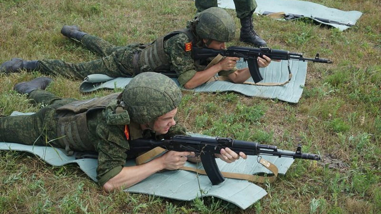 Бабычевские кадеты взяли в руки оружие