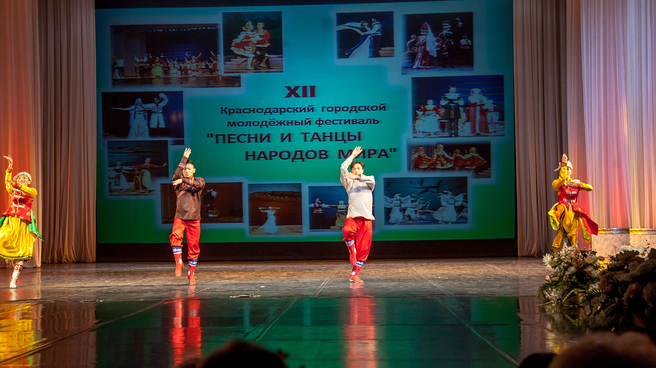 XII Краснодарский городской молодёжный фестиваль «Песни и танцы народов мира» объединил сотни горожан р (17).jpg
