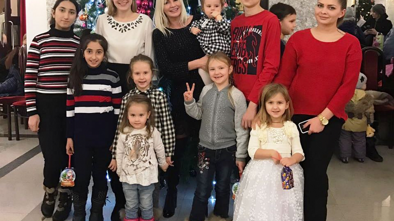 В Западном округе проходят новогодние представления для детей