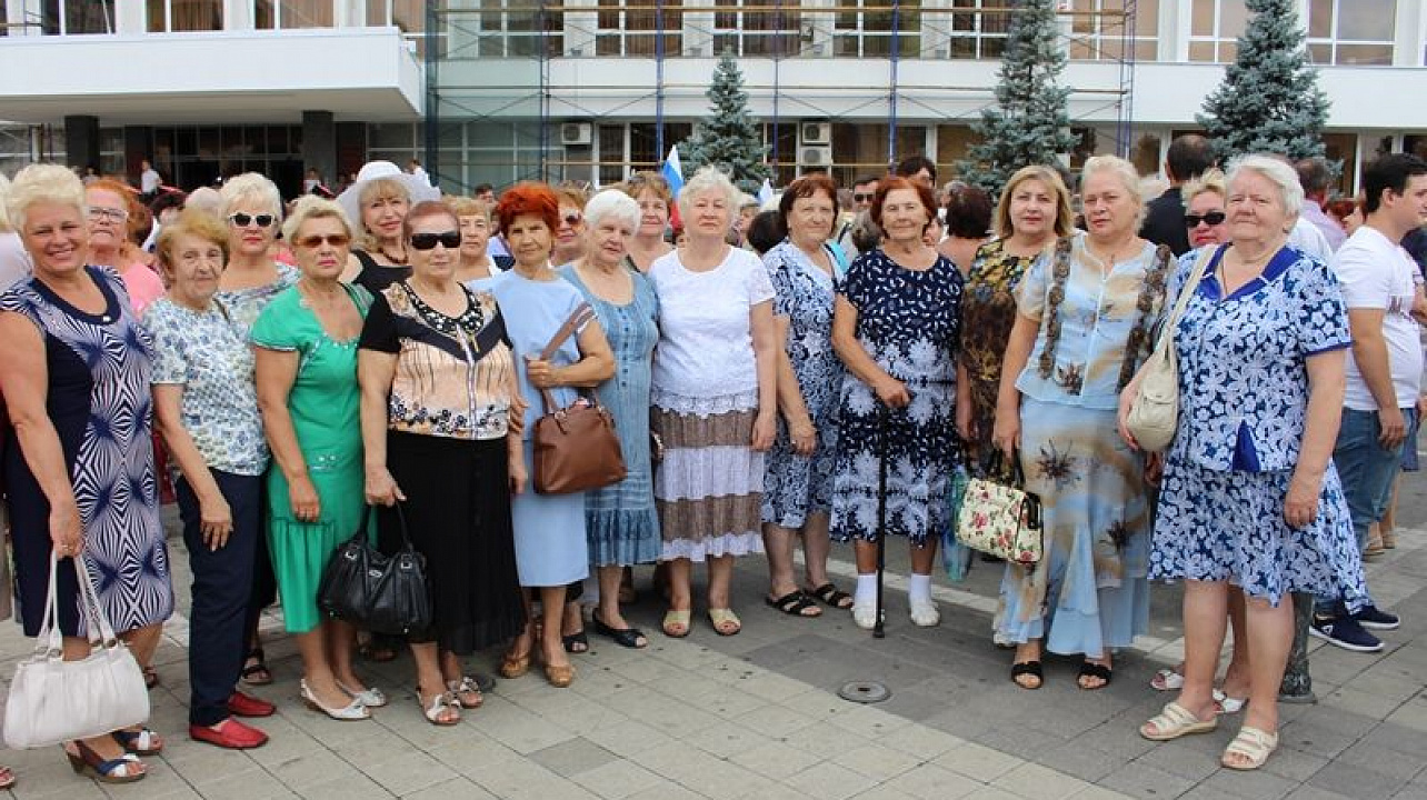 Общественность Центрального округа отметила День Государственного флага РФ