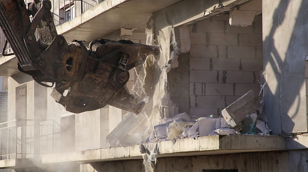 В Краснодаре за неделю демонтировали девять незаконно построенных капитальных зданий