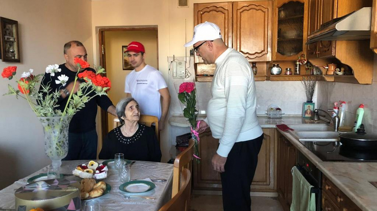 В Западном округе продолжаются чествования ветеранов