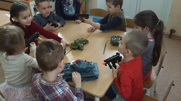 В детском саду Западного округа изучили военную технику