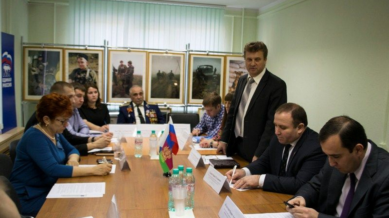 Делегация Западного округа приняла участие в круглом столе на тему «Великая Победа, добытая Единством»