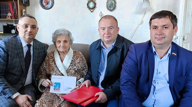 Сегодня труженица тыла Надежда Павловна Крысина отметила 100-летний юбилей