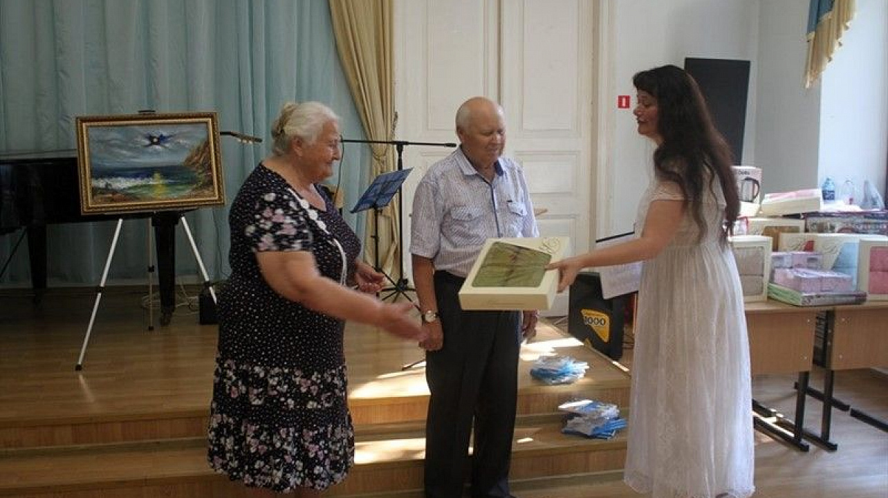 Общественная организация «Единство поколений» провела творческую встречу в День семьи, любви и верности.jpg