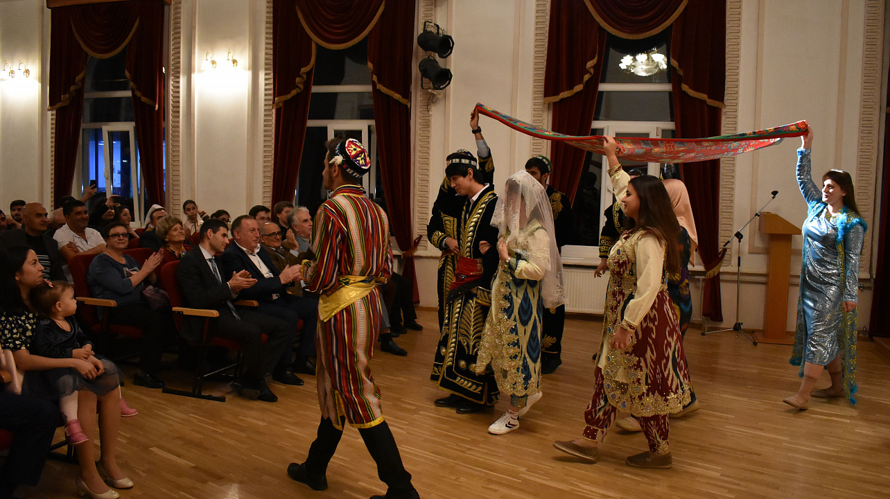 В Краснодаре отметили таджикский праздник «Мехргон» (13).JPG