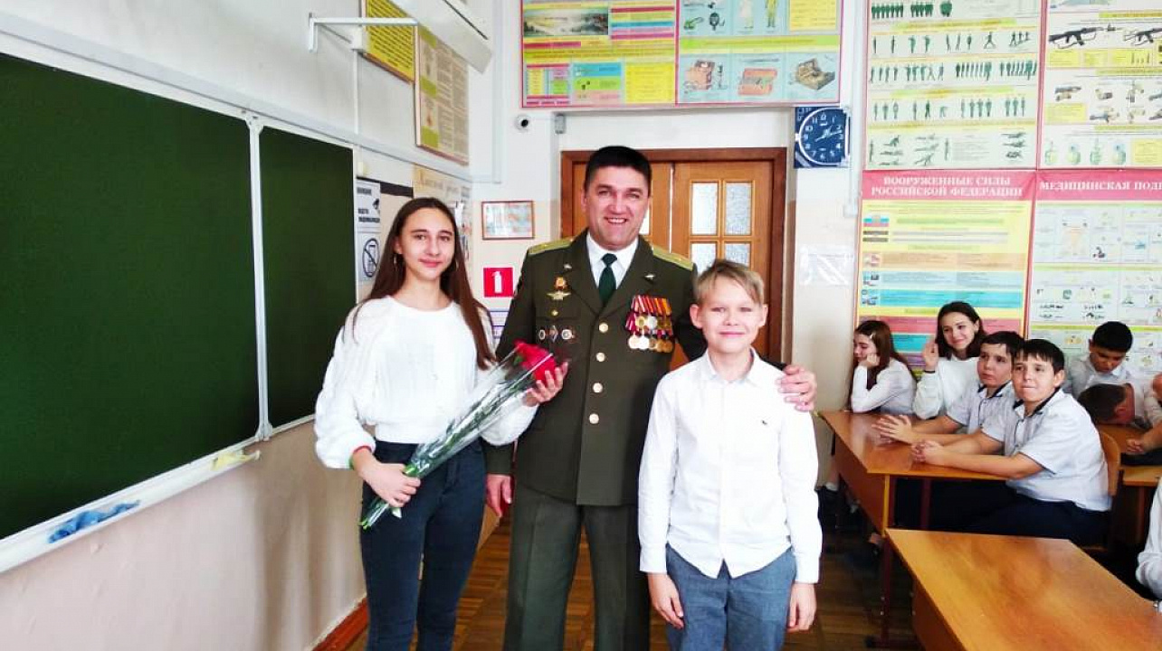 Сотрудники администрации Западного округа провели урок мужества