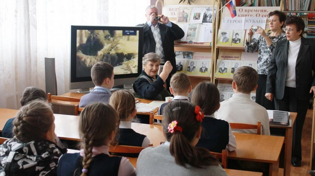 В библиотеке школы №77 Прикубанского округа прошло занятие в честь защитников блокадного Ленинграда