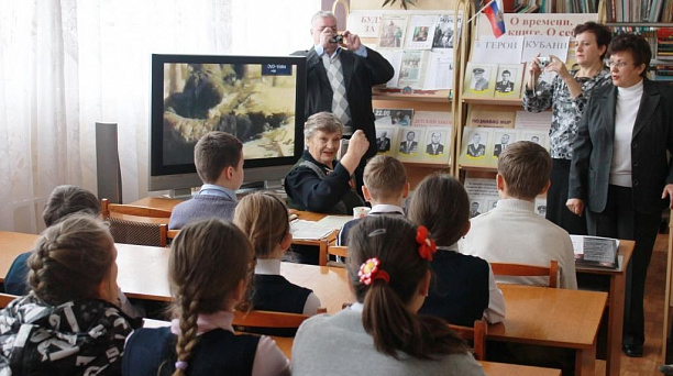В библиотеке школы №77 Прикубанского округа прошло занятие в честь защитников блокадного Ленинграда
