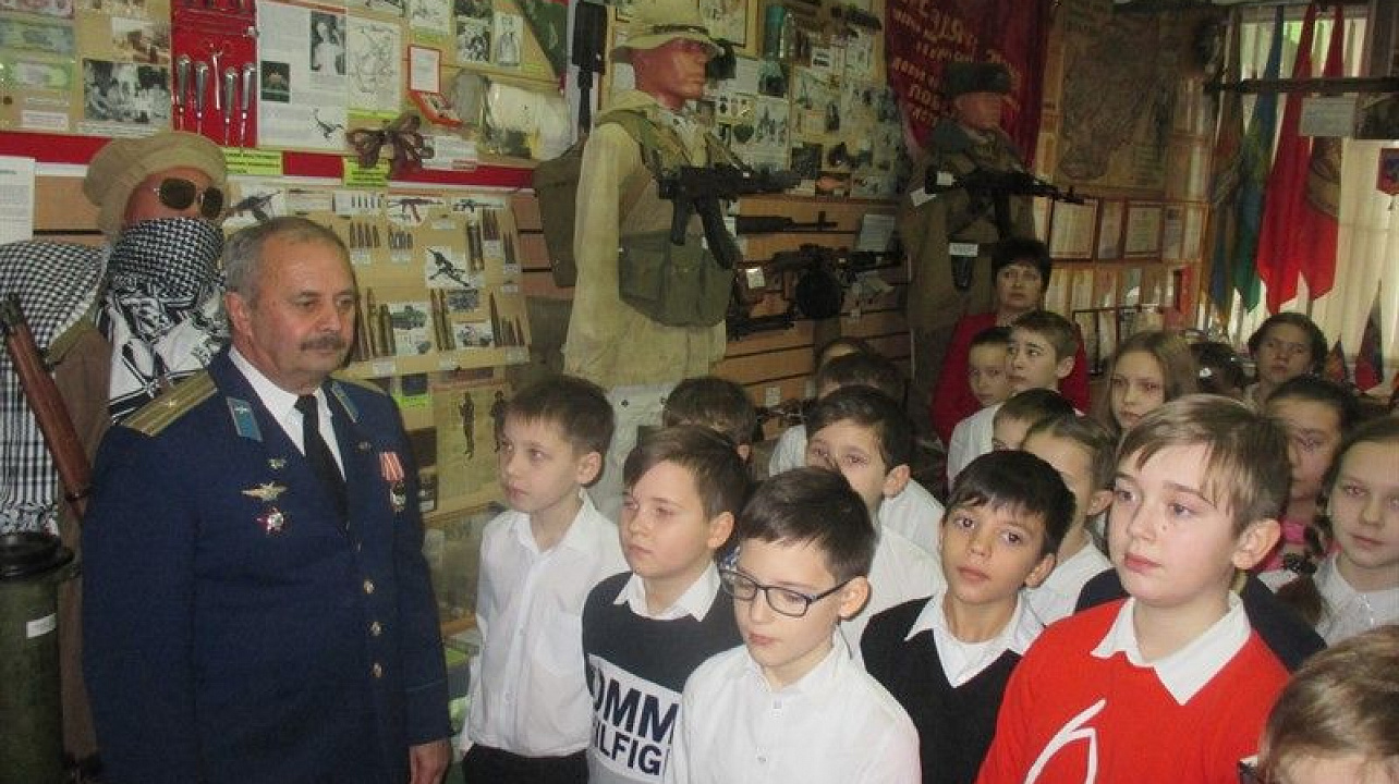 Ученики школы № 94 посетили музей Боевой славы в Прикубанском внутригородском округе.jpg