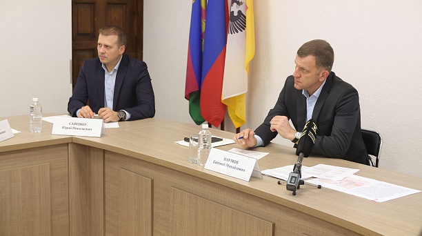 Евгений Наумов вместе с жителями Прикубанского округа обсудил вопросы реконструкции дороги по ул. Кореновской 