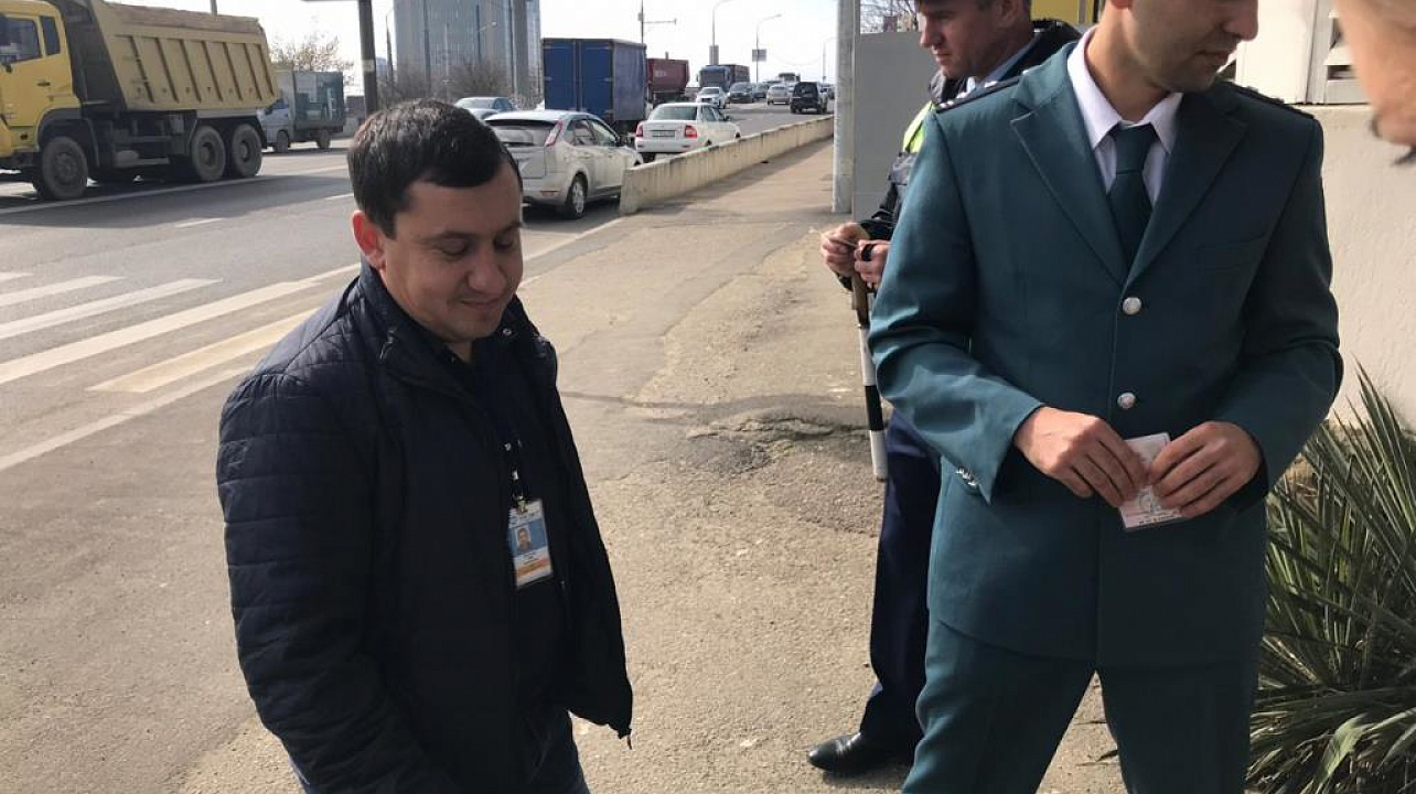 В Западном округе прошел рейд по выявлению должников по уплате налогов