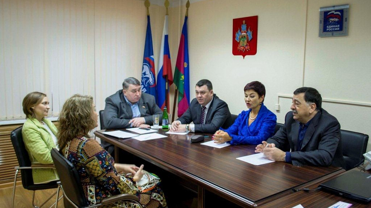 Депутат ЗСК Григорий Пенжоян провел расширенный приём граждан