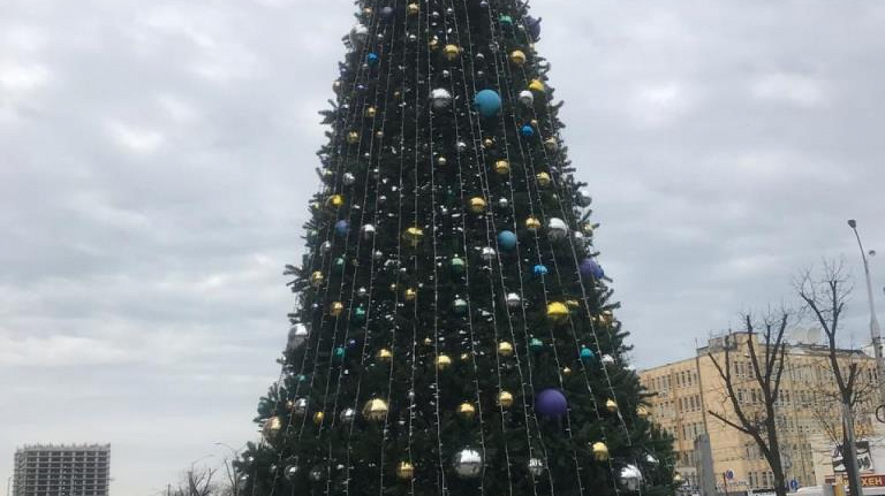 Администрация Западного округа напоминает торговым предприятиям  о необходимости тематического оформления  зданий к Новому году