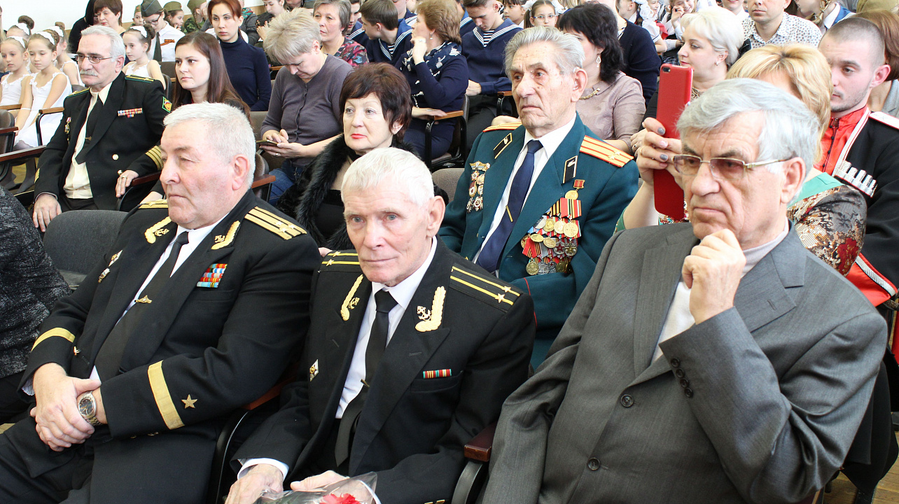 Глава Западного округа посетил окружной этап городского фестиваля инсценированной военно-патриотической песни «Песня в солдатской шинели»