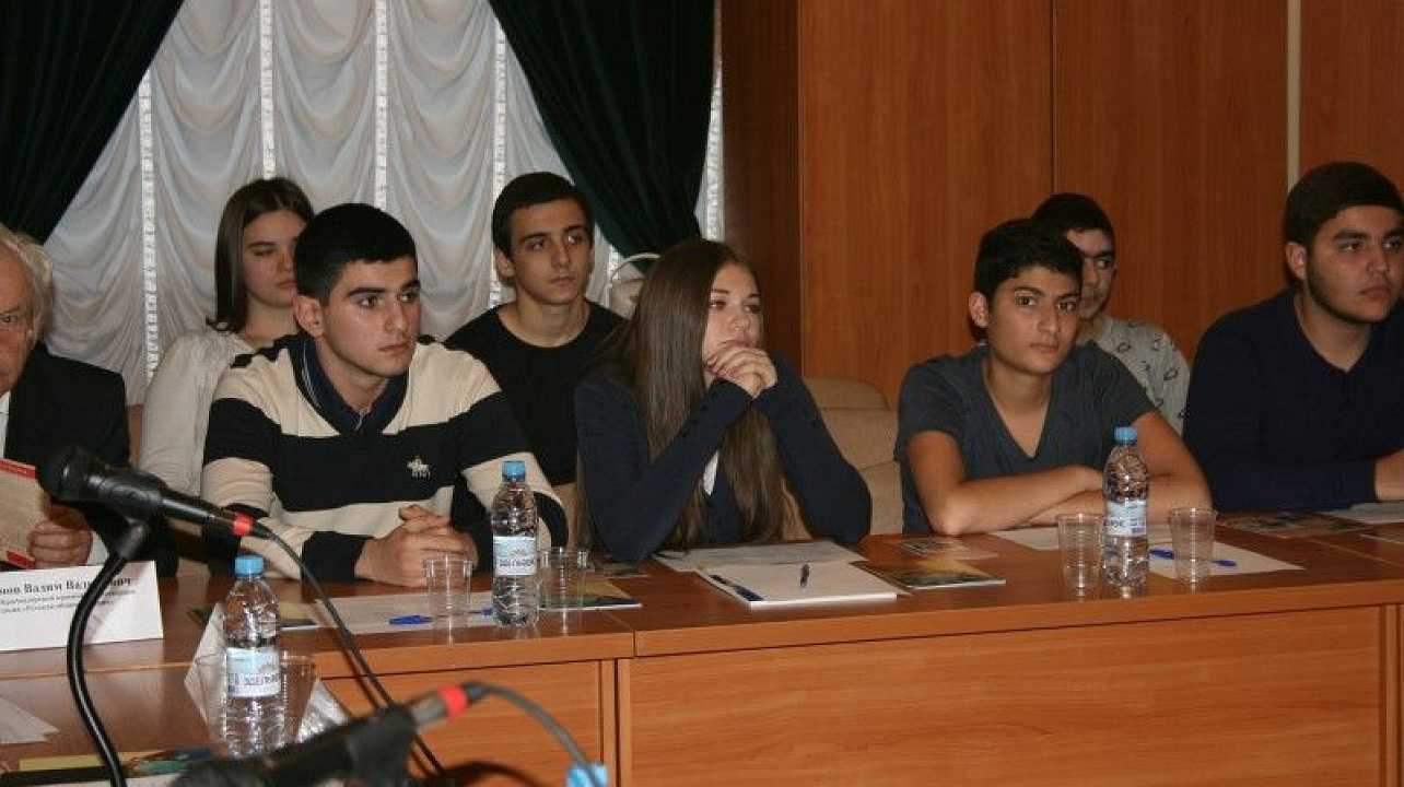 Молодёжный круглый стол, посвящённый вопросам профилактики экстремизма прошел в Краснодаре (5).JPG