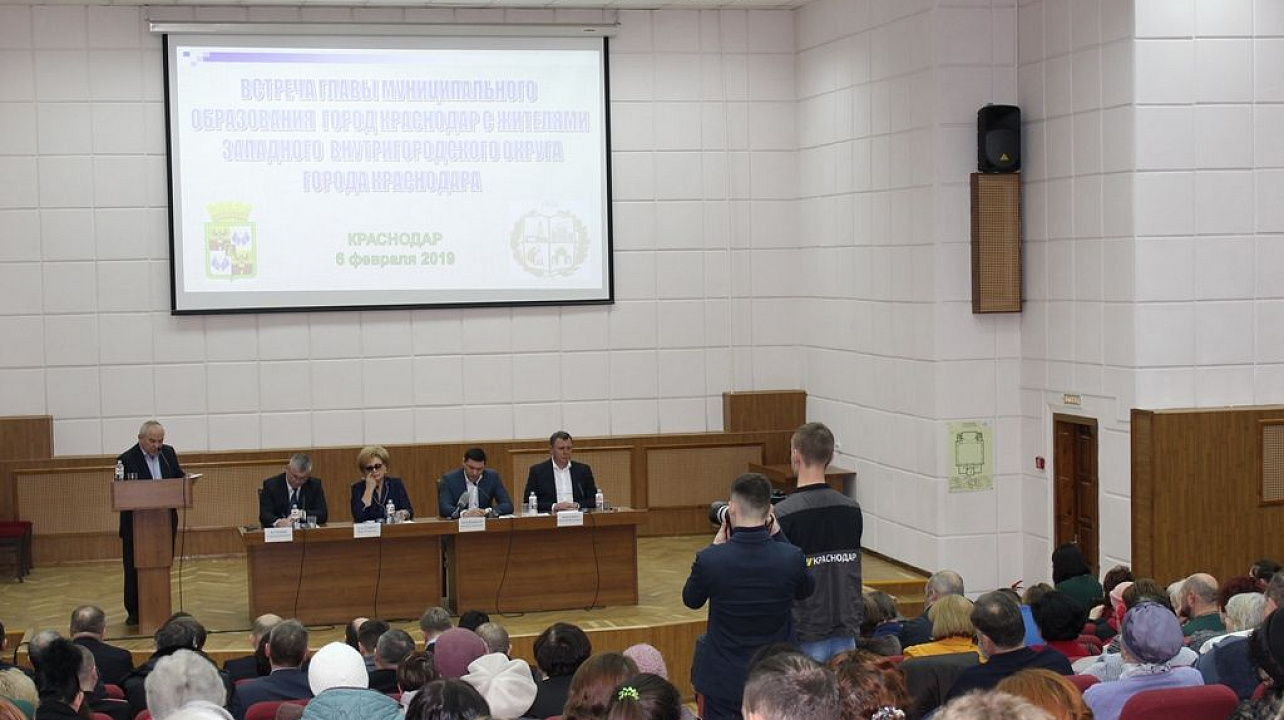 Глава Краснодара Евгений Первышов встретился с жителями Западного округа
