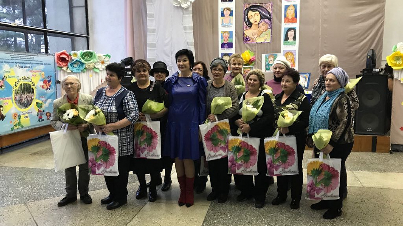 Депутат гордумы Краснодара Галина Ермакова поздравила с Днём матери женщин, потерявших своих сыновей в «горячих точках»