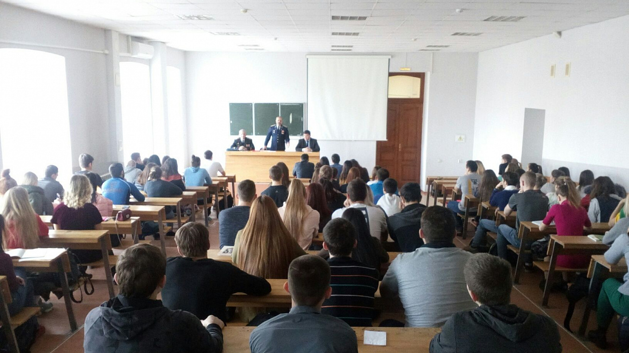 Воины-интернационалисты провели Урок мужества для студентов университета физкультуры