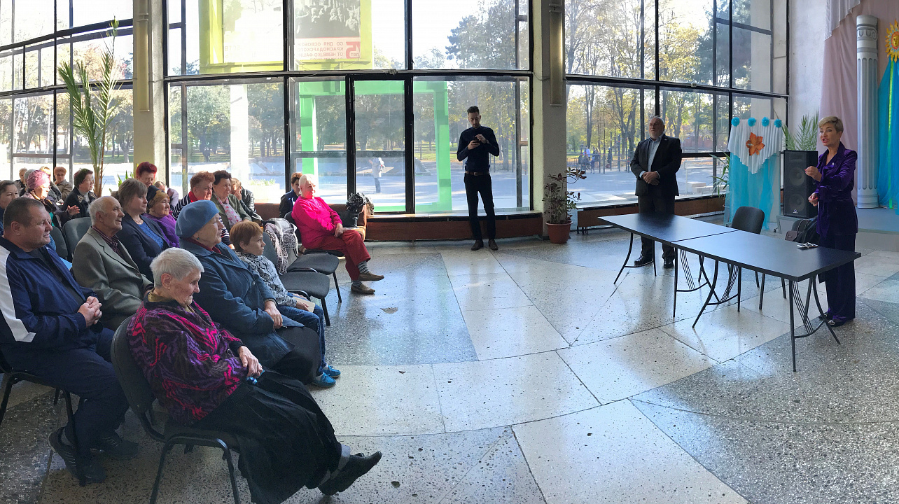 Депутаты городской Думы Михаил Самойленко и Галина Ермакова провели рабочую встречу с избирателями Славянского микрорайона