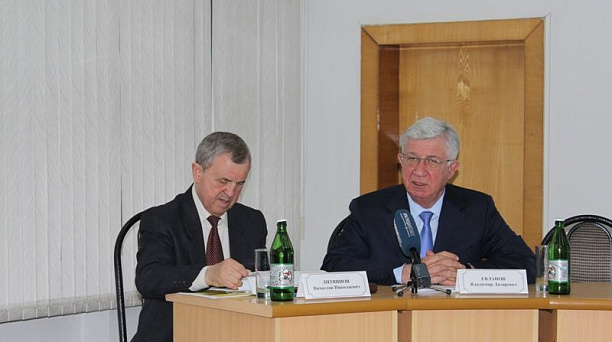 Владимир Евланов с рабочим объездом побывал в Центральном округе