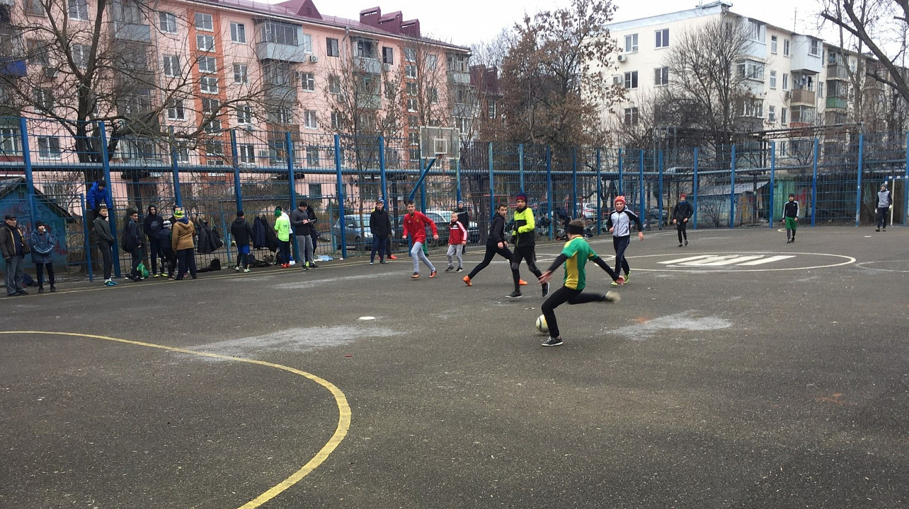 В Краснодаре продолжается зимний турнир по мини-футболу среди детских дворовых команд