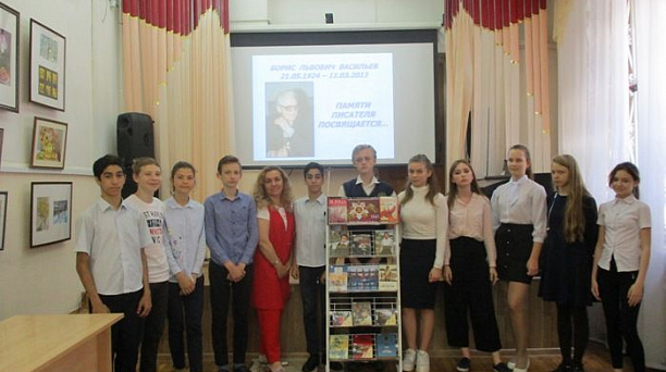 В библиотеке Западного округа прошла литературно-музыкальная гостиная «А зори здесь тихие…»