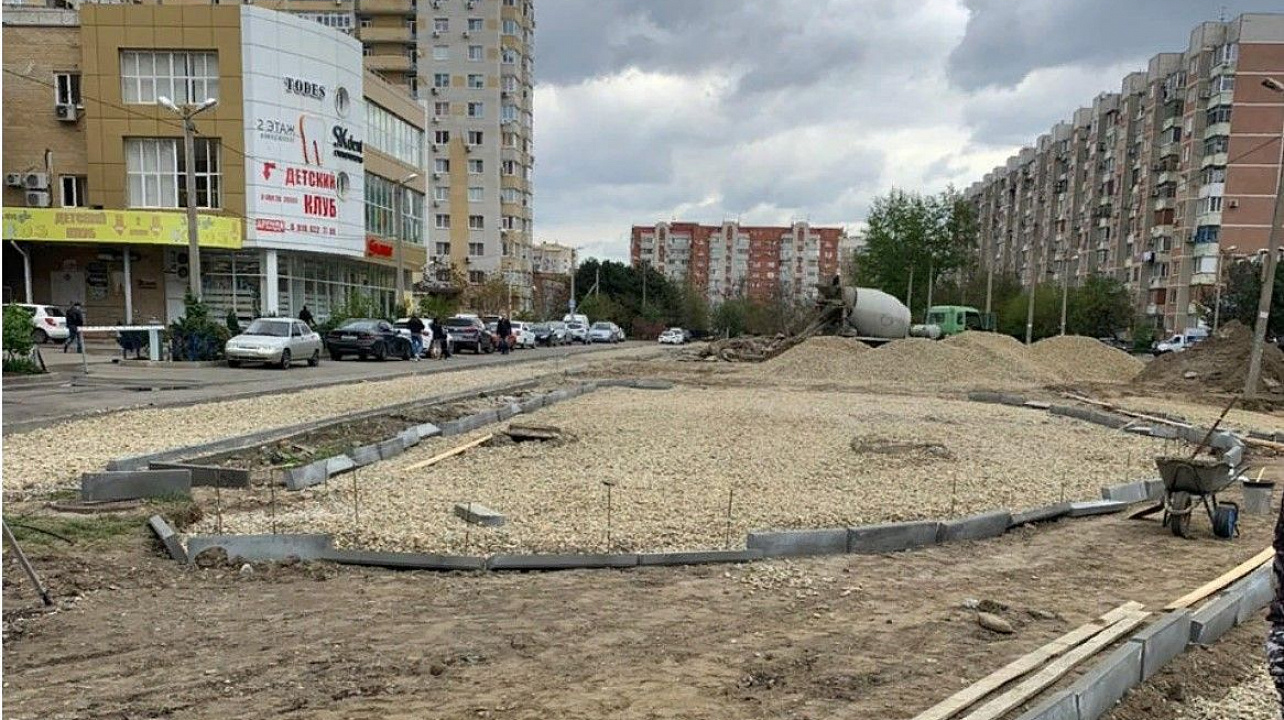 В условиях карантина на территории Краснодара продолжаются необходимые работы по благоустройству