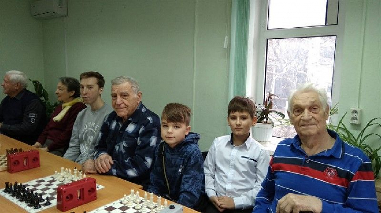 Шахматный турнир, посвященный Дню матери, провел Совет ветеранов Прикубанского округа.jpg