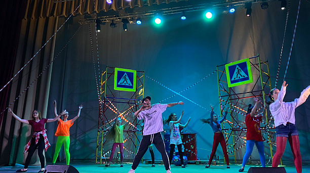 В Центре культуры и досуга Прикубанского округа прошёл концерт творческих коллективов, приуроченный ко Дню молодёжи России