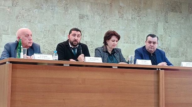 В администрации Центрального округа состоялось обсуждение инициативного проекта по благоустройству сквера Дубинского