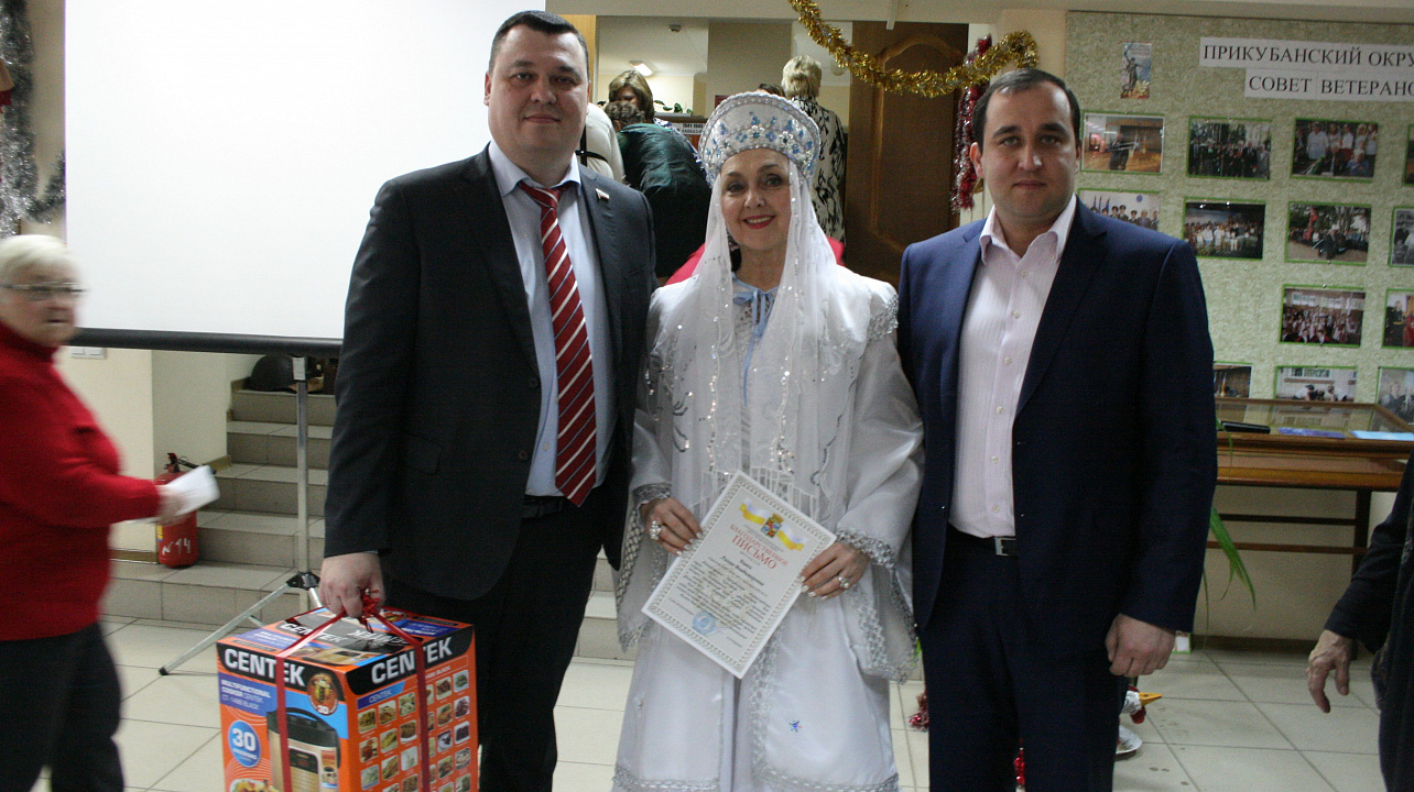 В Прикубанском округе чествовали победителей конкурса «Новогодняя фантазия»