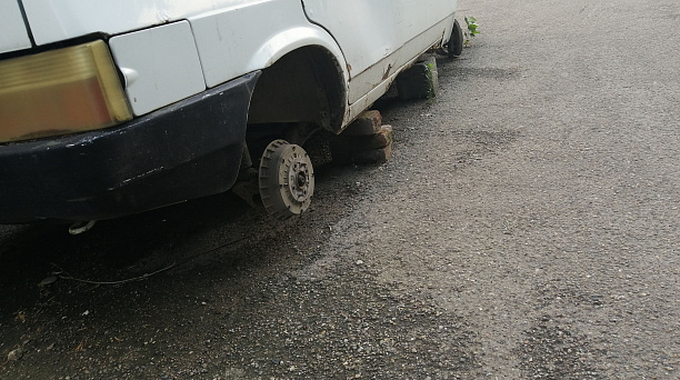 На территории Западного округа прошёл мониторинг улиц с целью выявления транспортных средств, брошенных собственниками