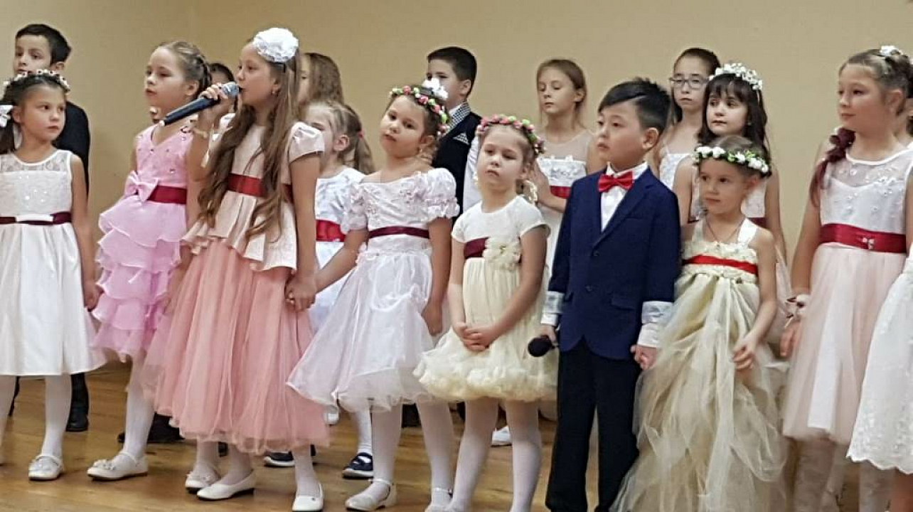 В детской школе искусств № 13 прошел концерт ко Дню матери