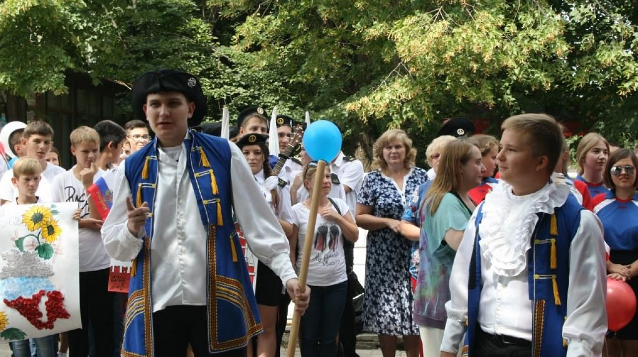 В Прикубанском округе состоялась  молодежная акция  «Под флагом России  живу и расту»