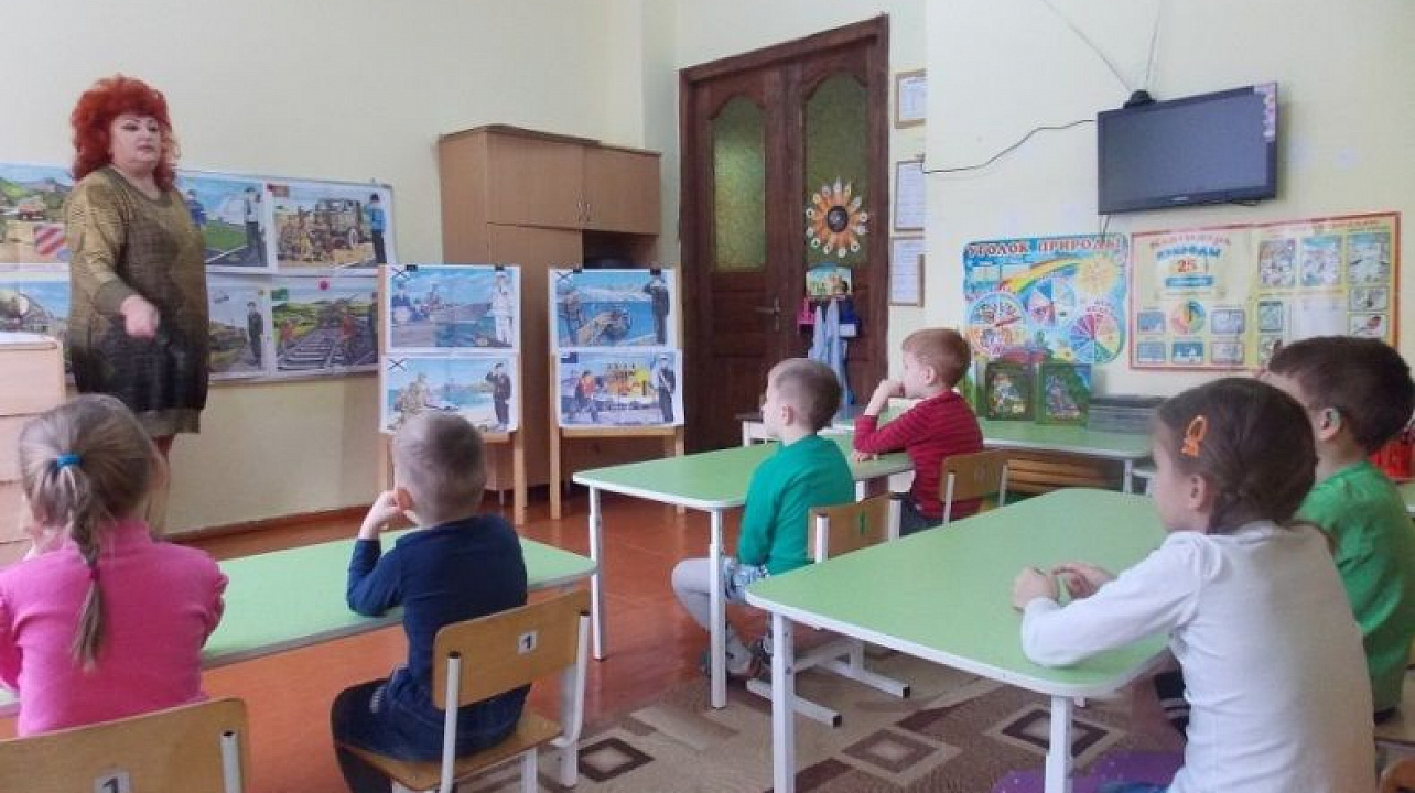 В детском саду № 2 организована тематическая выставка «Пока мы помним - мы остаёмся людьми»