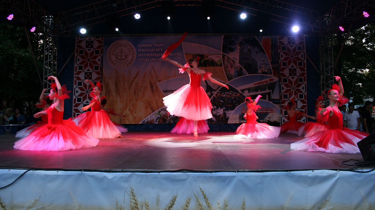 День города в Прикубанском округе встретили фестивалем цветов