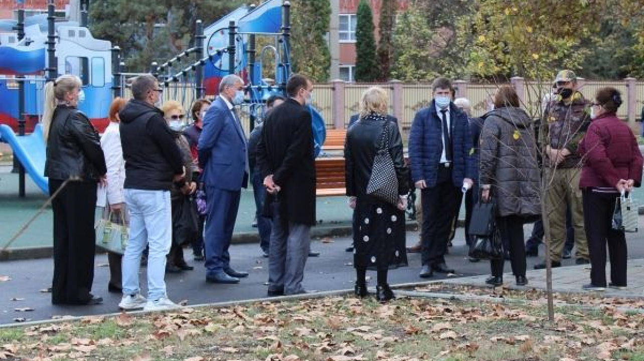 Глава администрации Западного округа Дмитрий Водолацкий провёл очередную рабочую встречу с жителями микрорайона Юбилейный1.jpg