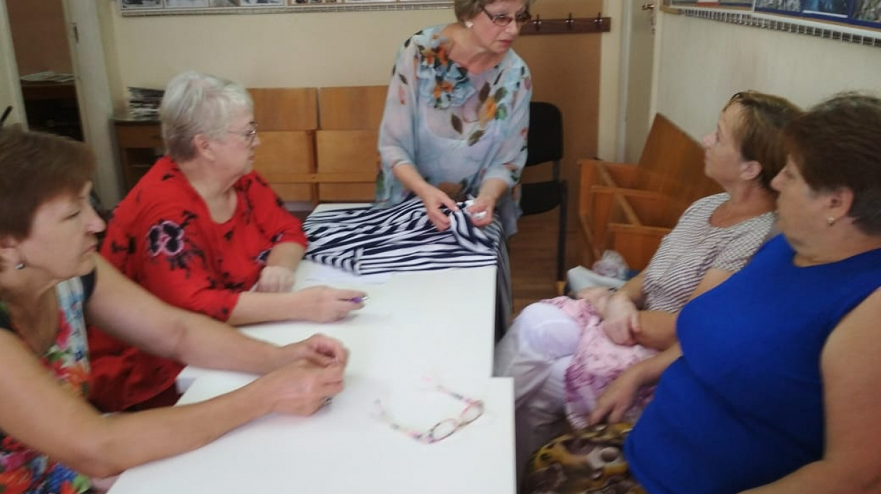 В территориальном центре №27 провели мастер – класс по пошиву туники