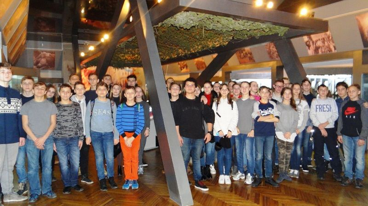 Учащиеся гимназии № 92 побывали на уроке мужества в Национальном музее республики Адыгея