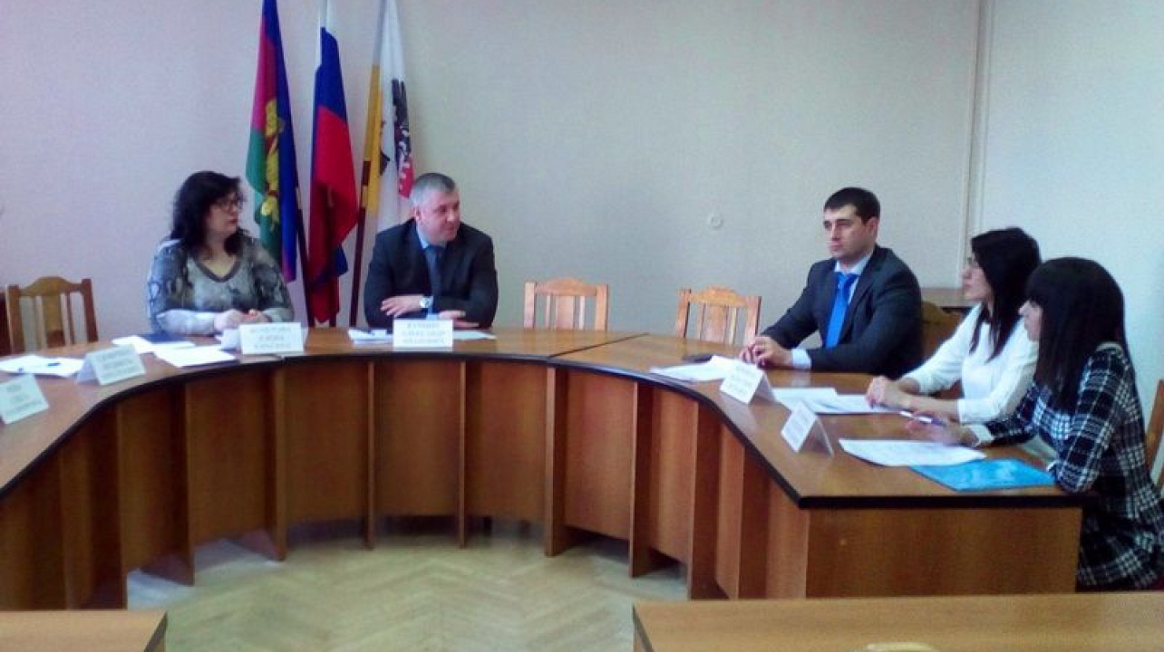 В администрации Западного округа прошло заседание МВК об усилении работы по взиманию налоговых и неналоговых платежей