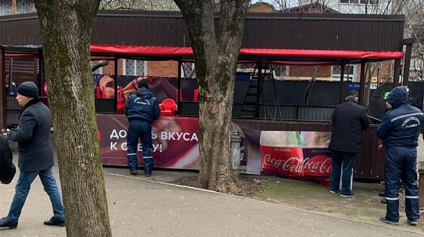 Незаконные летние кафе сносят в районе аграрного университета в Краснодаре