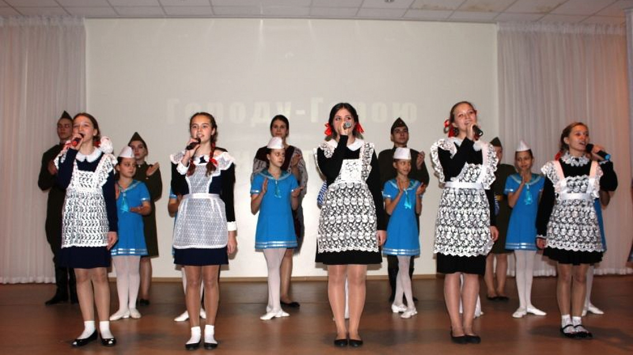 В школе № 32 торжественно поздравили защитников блокадного Ленинграда