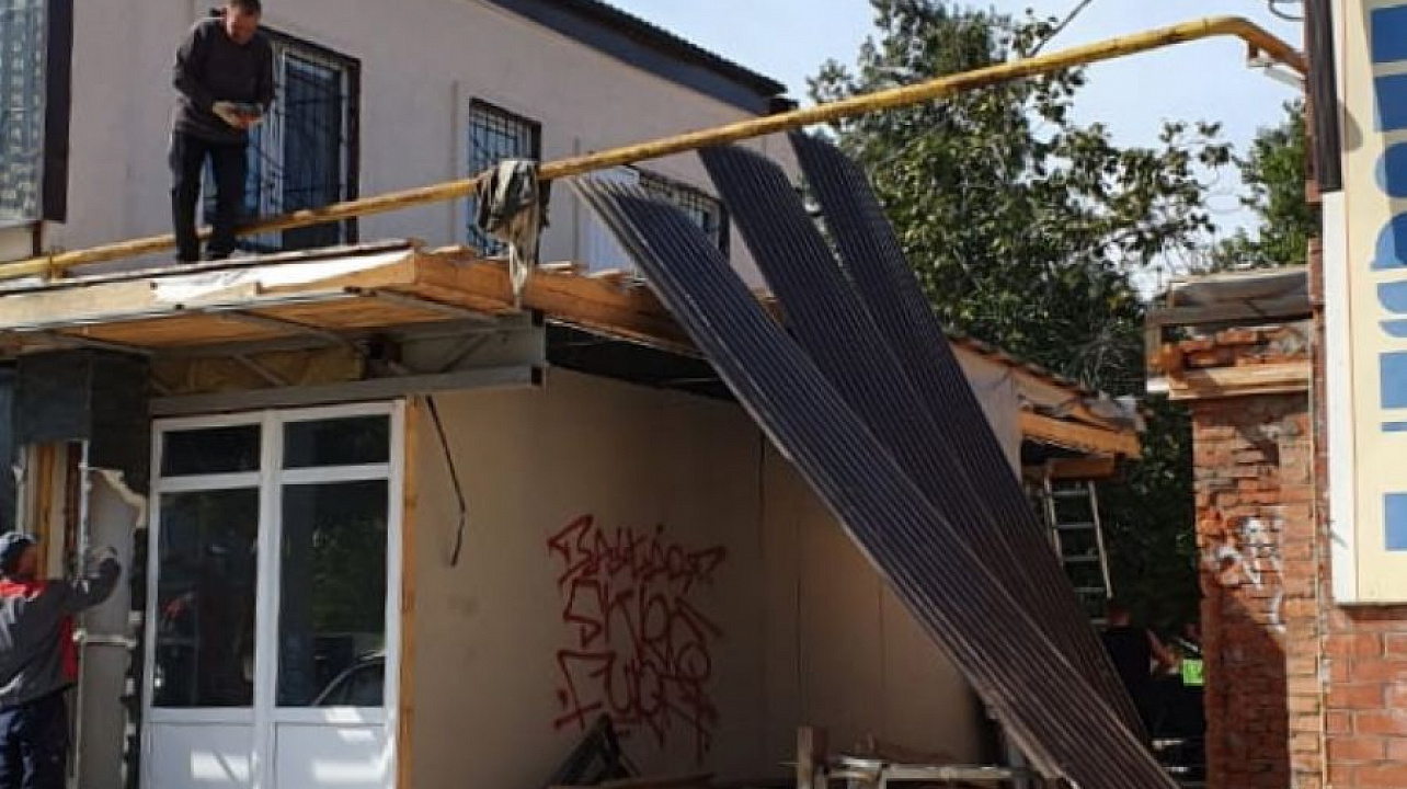 В Краснодаре сносят незаконные объекты по пяти адресам